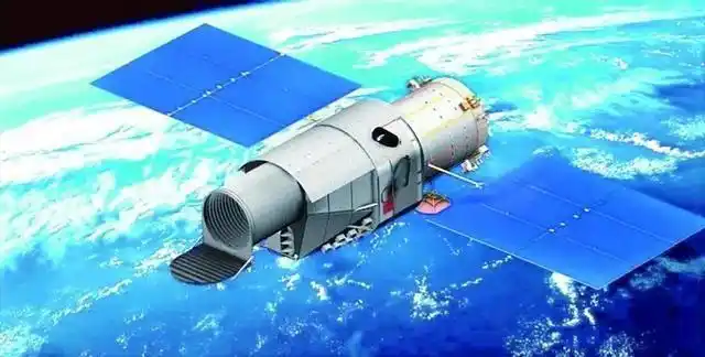 Kosmos panellarida uglerod tolasi